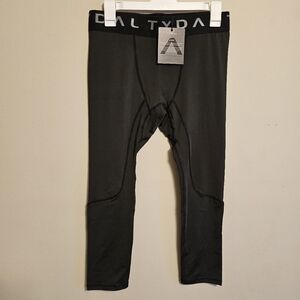 Tydal Black Cropped Performance Leggings NWT Medium